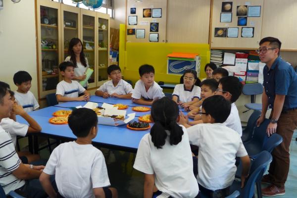 小六成長的天空同學，正進行結業禮。