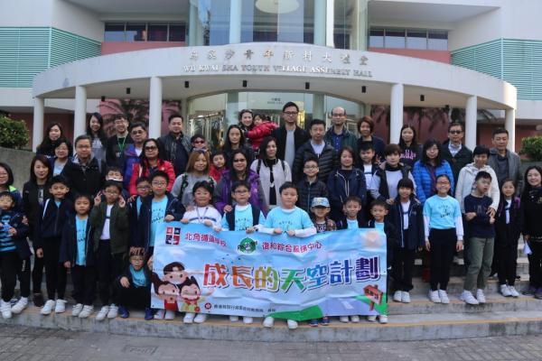 同學們一同上拍攝大合照